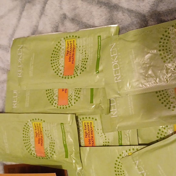 Redken travel samples - Picture 3 of 4